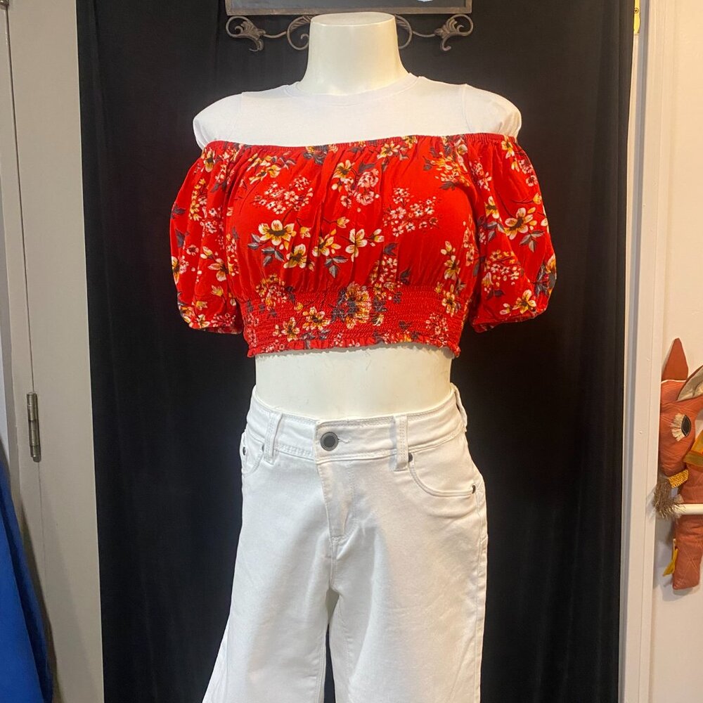 Garage Floral Off Shoulder Top & Suko Jeans White Shorts Bundle (S/4)